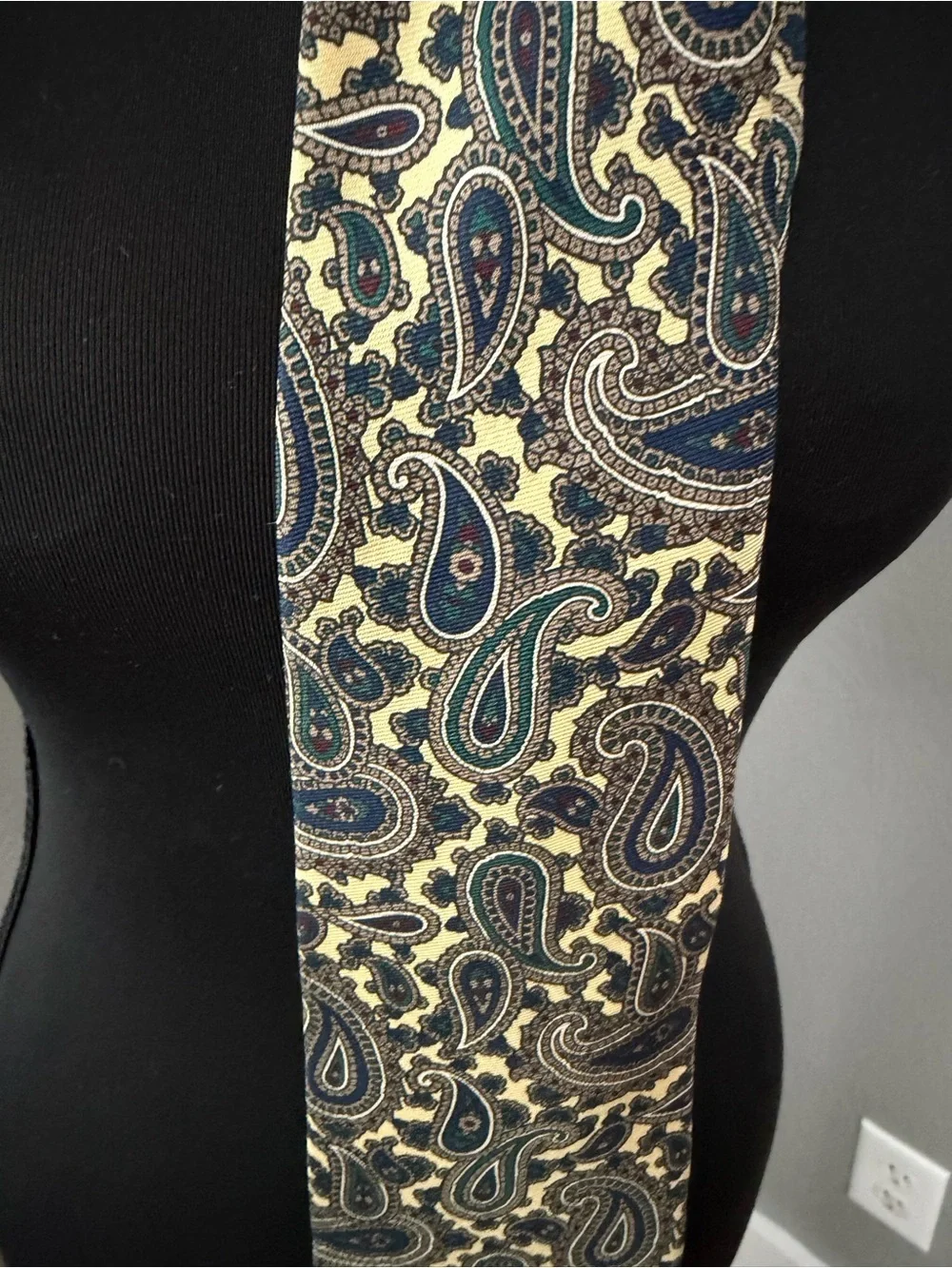 Bert Pulitzer Collectors Edition Paisley Silk Neck Tie. Made in USA